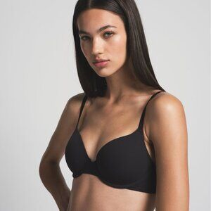 ** LIKE NEW ** SKIMS FITS EVERYBODY T-SHIRT BRA (Black)